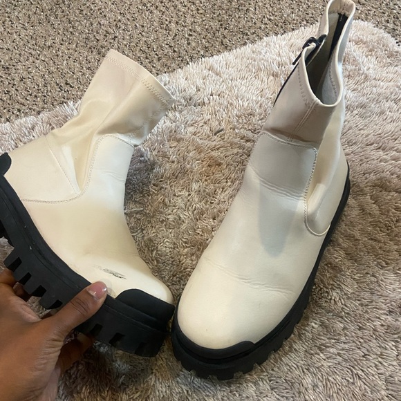 White Forever 21 boots - Picture 6 of 6